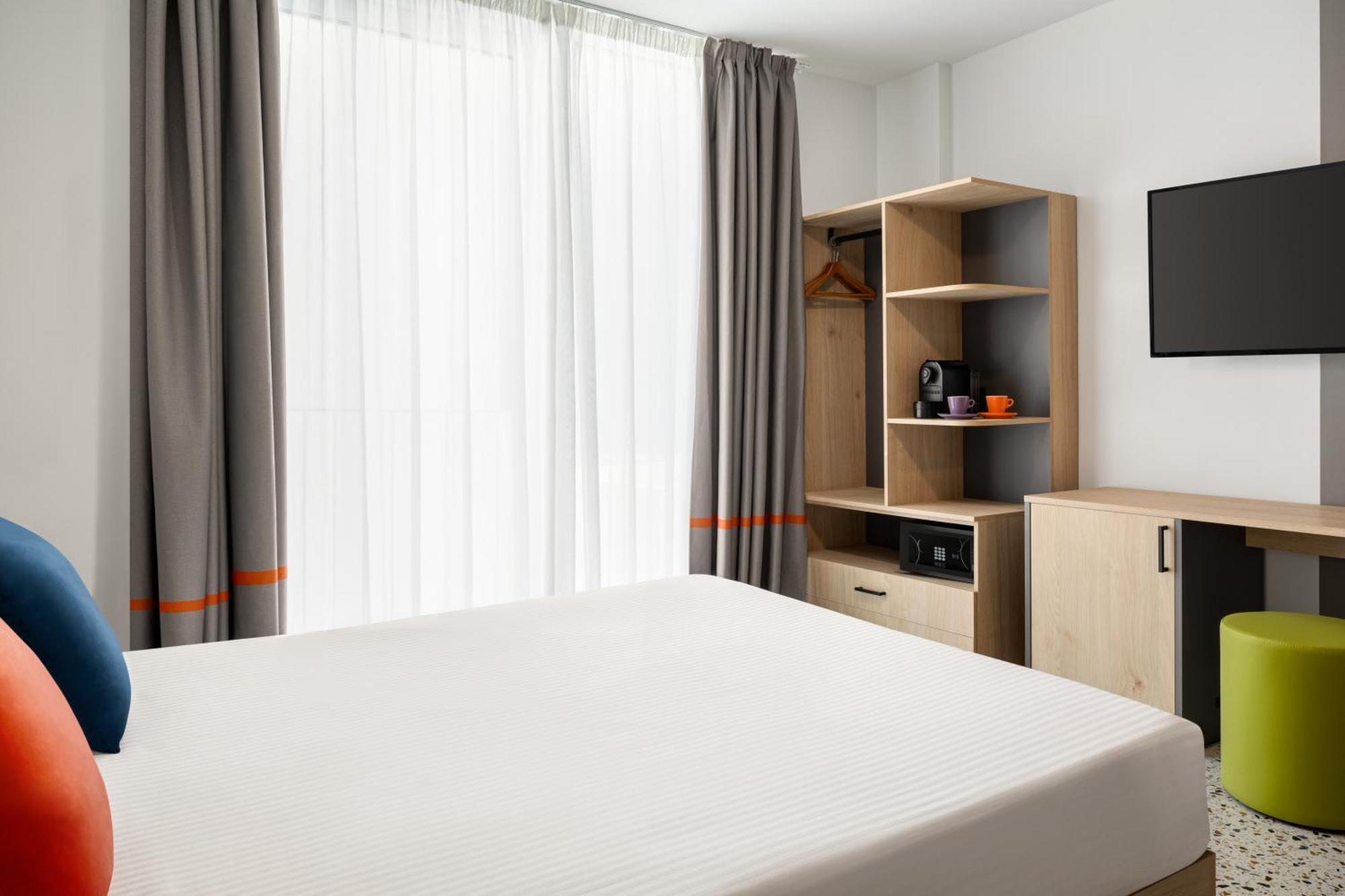 Quadro Hotel, Trademark Collection By Wyndham Saint Julian's エクステリア 写真