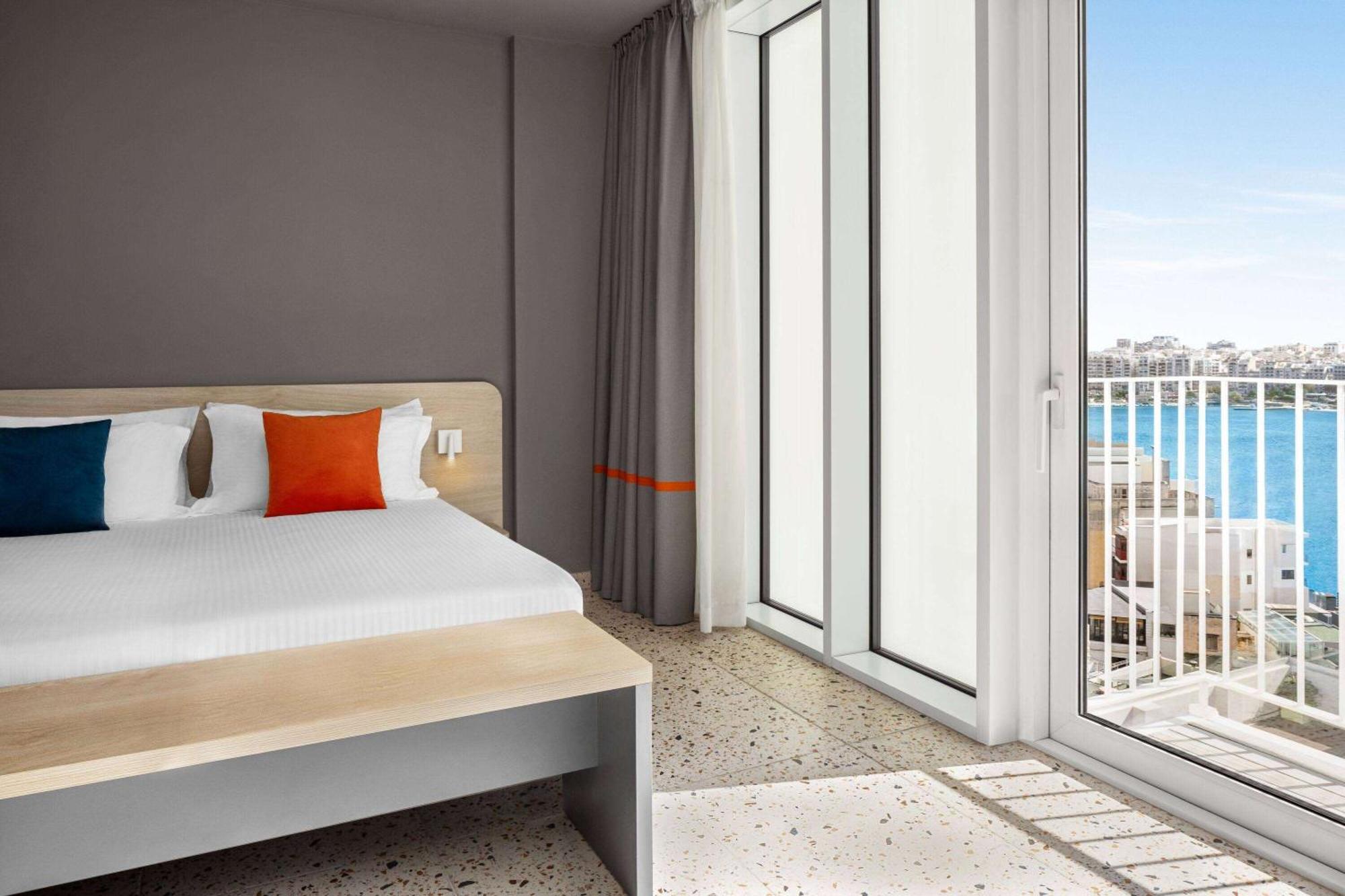 Quadro Hotel, Trademark Collection By Wyndham Saint Julian's エクステリア 写真