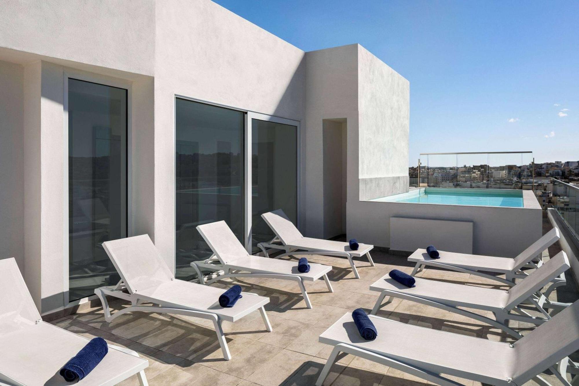 Quadro Hotel, Trademark Collection By Wyndham Saint Julian's エクステリア 写真
