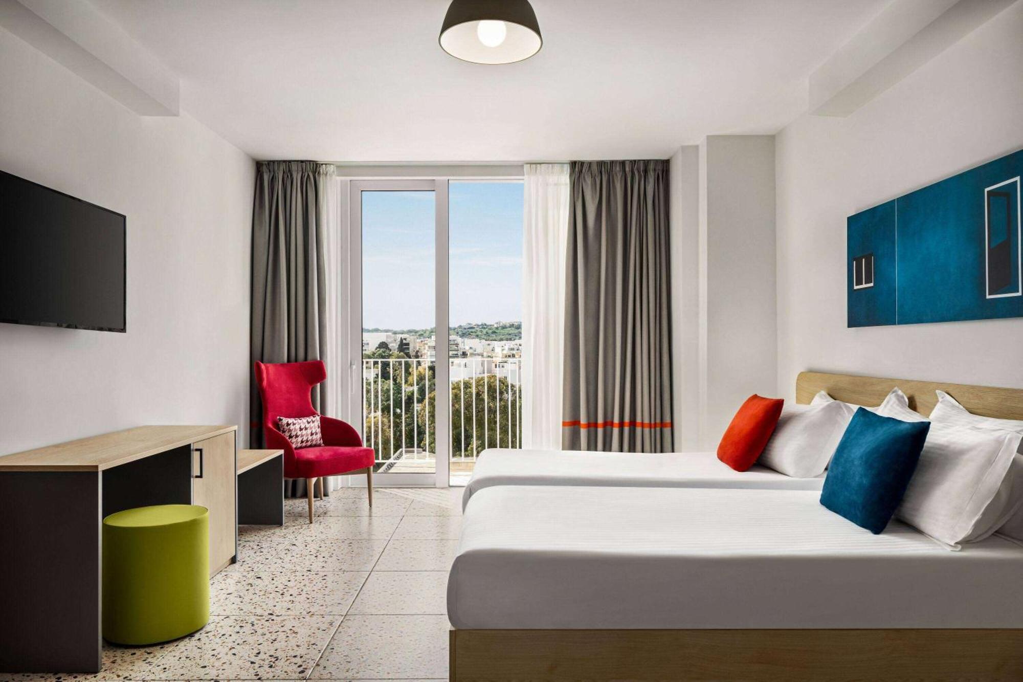 Quadro Hotel, Trademark Collection By Wyndham Saint Julian's エクステリア 写真