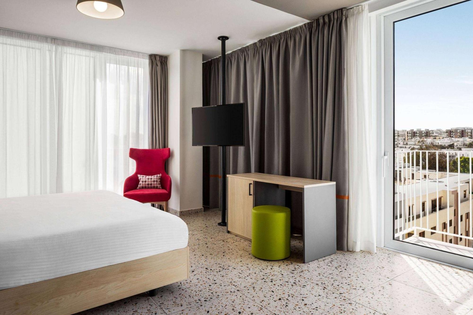 Quadro Hotel, Trademark Collection By Wyndham Saint Julian's エクステリア 写真