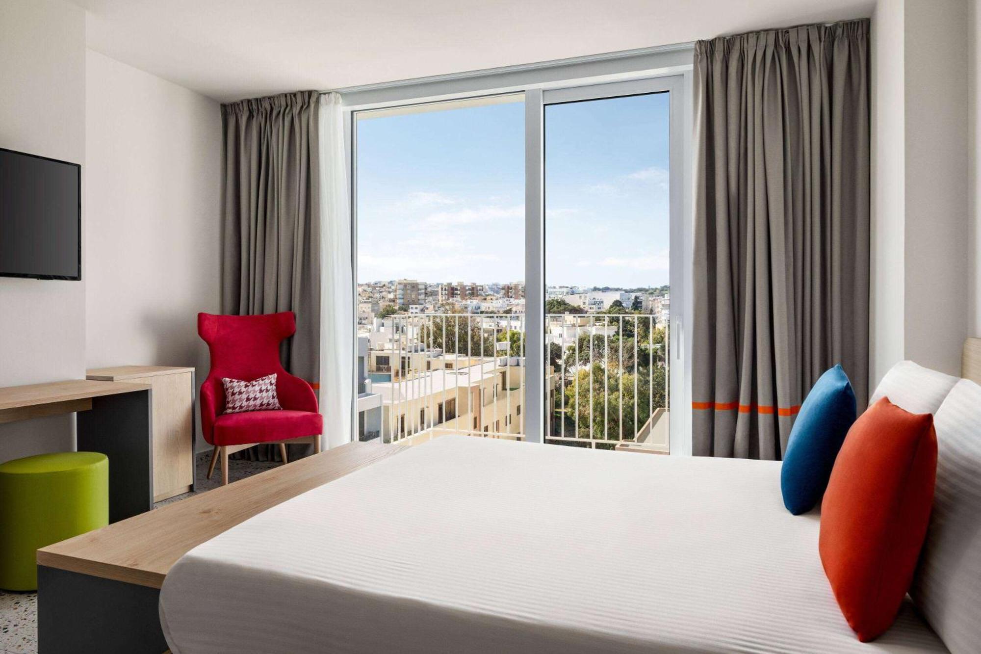 Quadro Hotel, Trademark Collection By Wyndham Saint Julian's エクステリア 写真