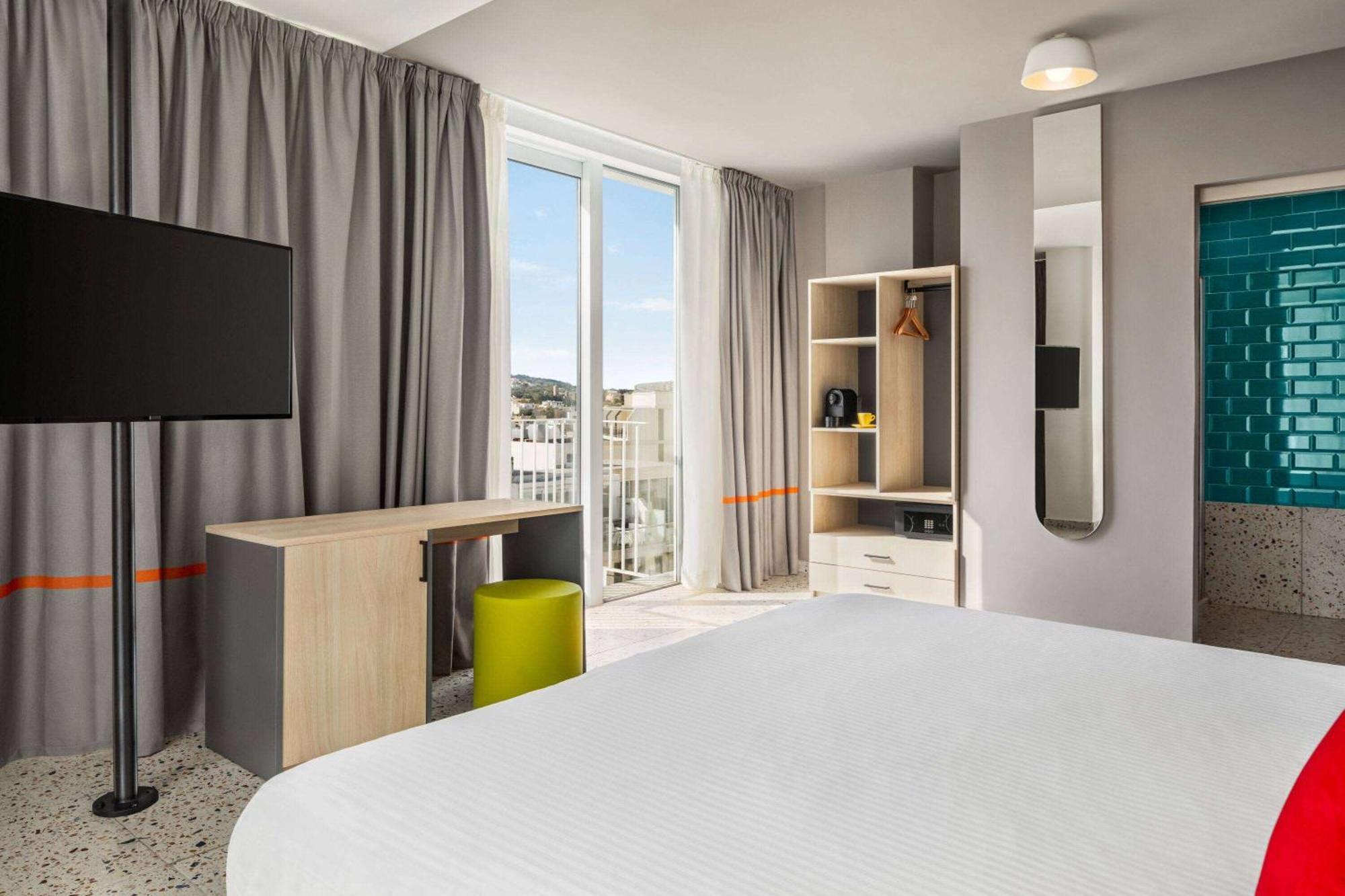 Quadro Hotel, Trademark Collection By Wyndham Saint Julian's エクステリア 写真